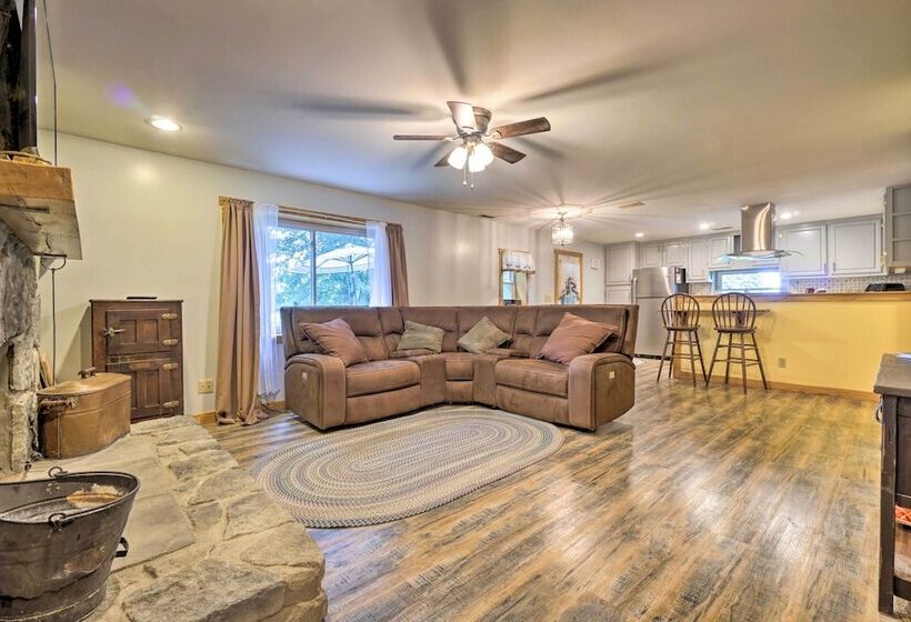 Updated Buckeye Lake Retreat W/ Game Room!