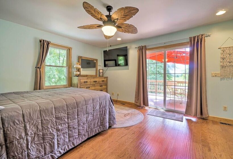 Updated Buckeye Lake Retreat W/ Game Room!