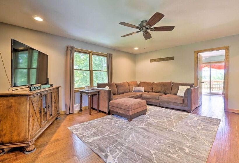 Updated Buckeye Lake Retreat W/ Game Room!
