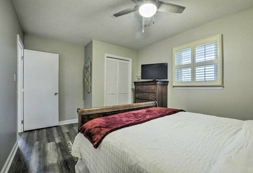 Updated + Pet Friendly Morrisville Retreat!