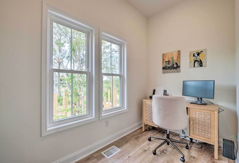 Upscale Oak Island Escape W/ 66 Ft Veranda!