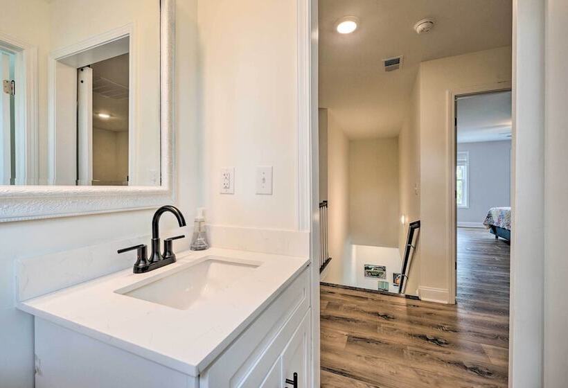 Upscale Oak Island Escape W/ 66 Ft Veranda!