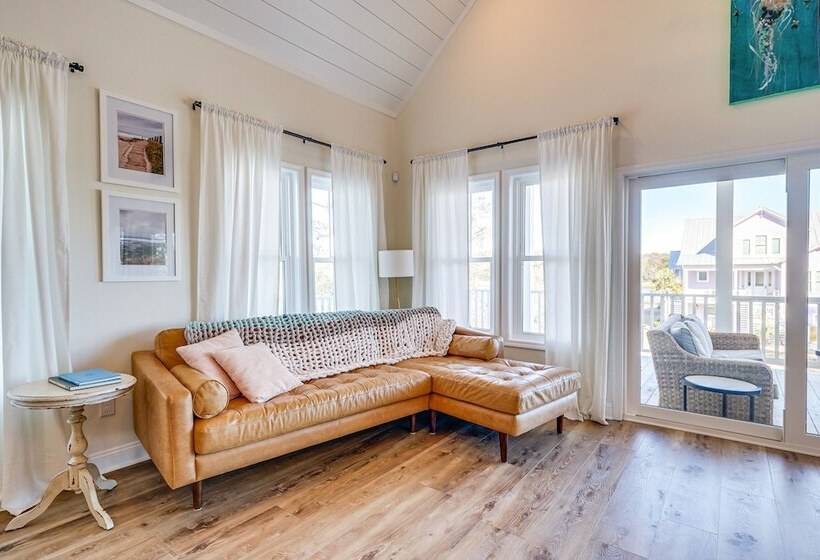 Upscale Oak Island Escape W/ 66 Ft Veranda!