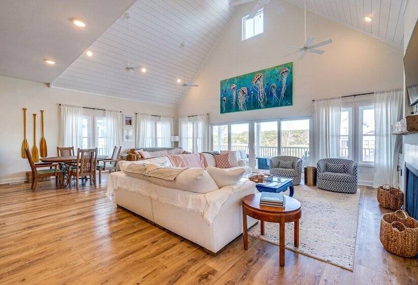 Upscale Oak Island Escape W/ 66 Ft Veranda!