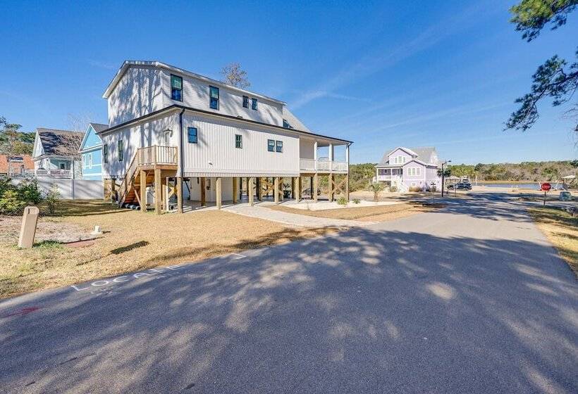 Upscale Oak Island Escape W/ 66 Ft Veranda!