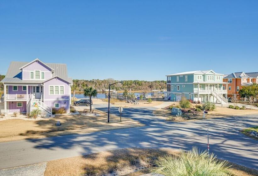 Upscale Oak Island Escape W/ 66 Ft Veranda!