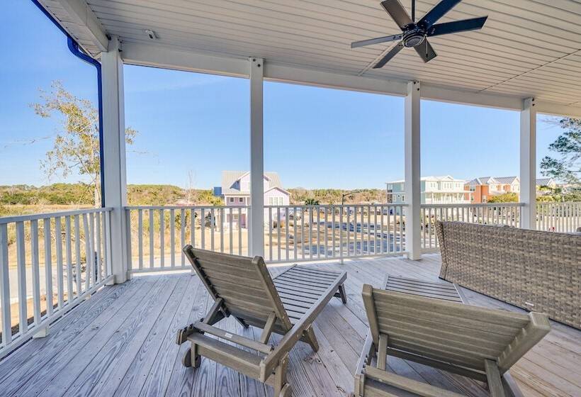 Upscale Oak Island Escape W/ 66 Ft Veranda!