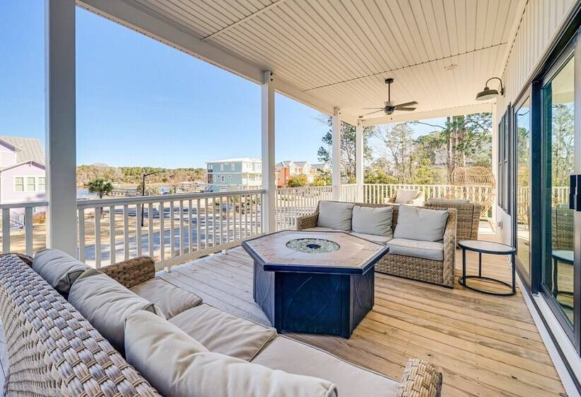 Upscale Oak Island Escape W/ 66 Ft Veranda!