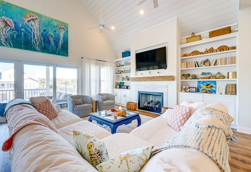 Upscale Oak Island Escape W/ 66 Ft Veranda!