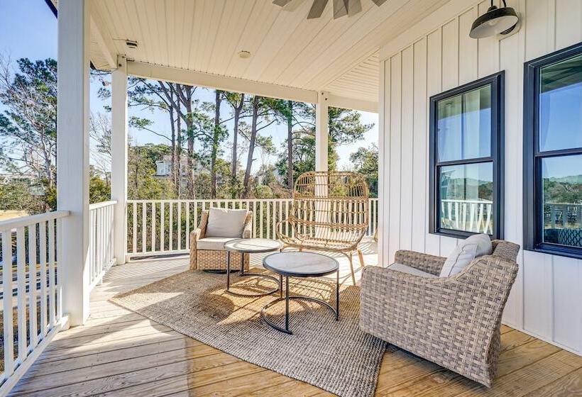 Upscale Oak Island Escape W/ 66 Ft Veranda!