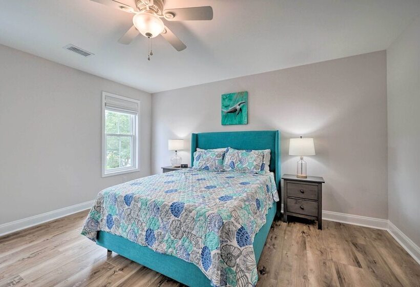 Upscale Oak Island Escape W/ 66 Ft Veranda!