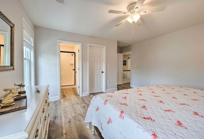 Upscale Oak Island Escape W/ 66 Ft Veranda!