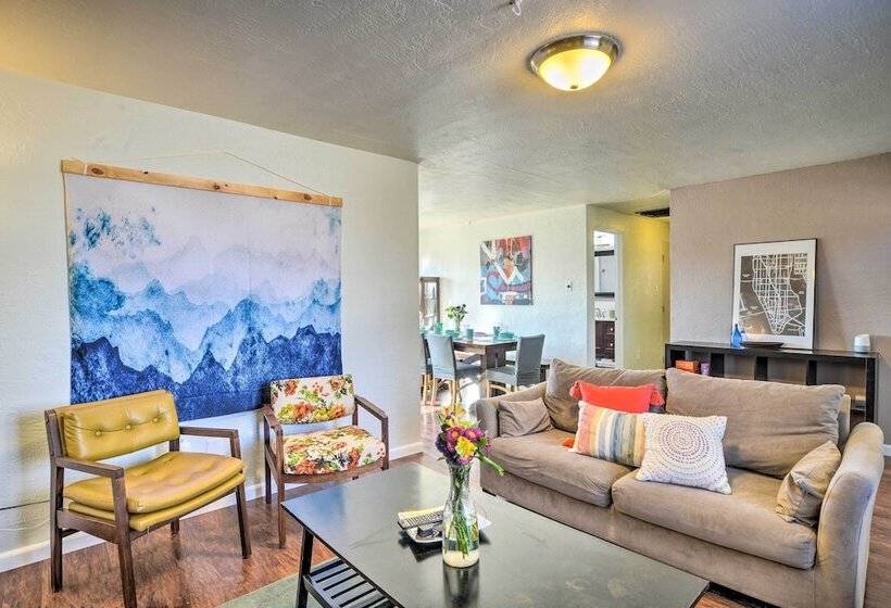 Vibrant Abq Adobe Den: Mtn Views, Walk To Park!