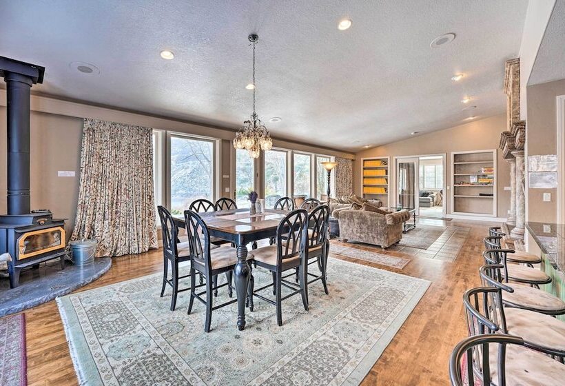 Vivid Twin Falls Retreat W/ Snake River Views