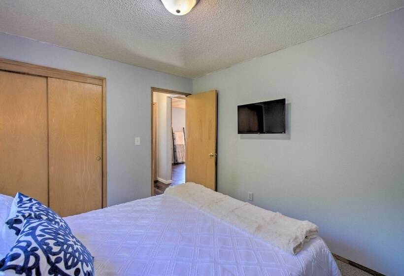 Waterfront Gig Harbor Home W/ Furnished Deck