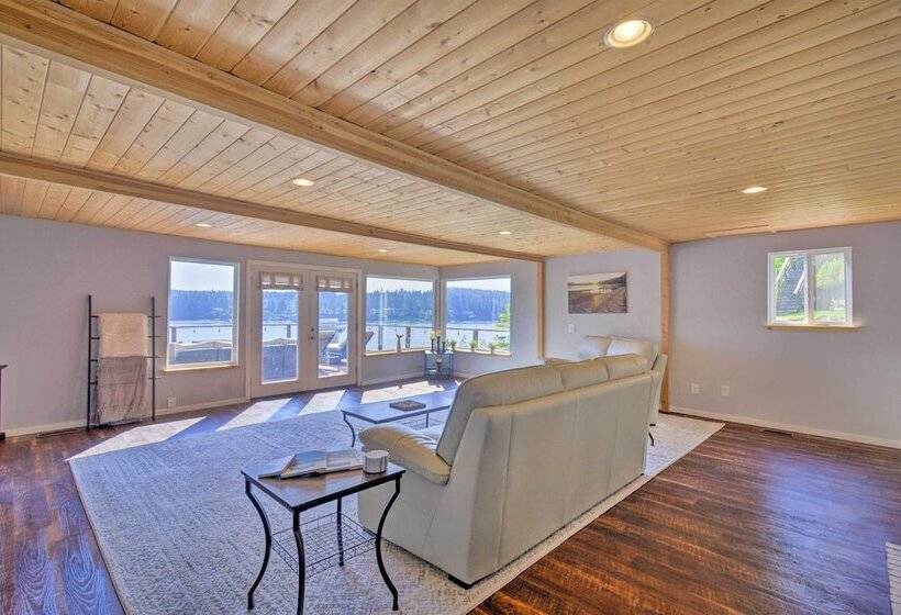 Waterfront Gig Harbor Home W/ Furnished Deck