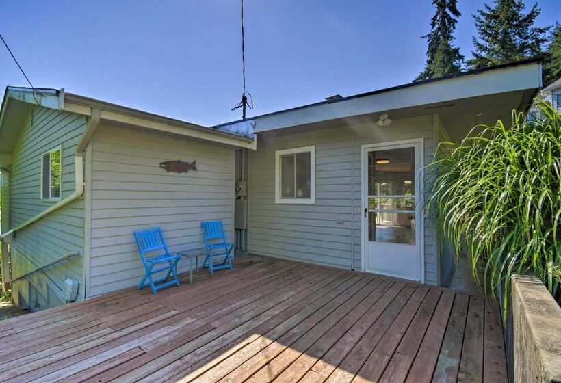 Waterfront Gig Harbor Home W/ Furnished Deck