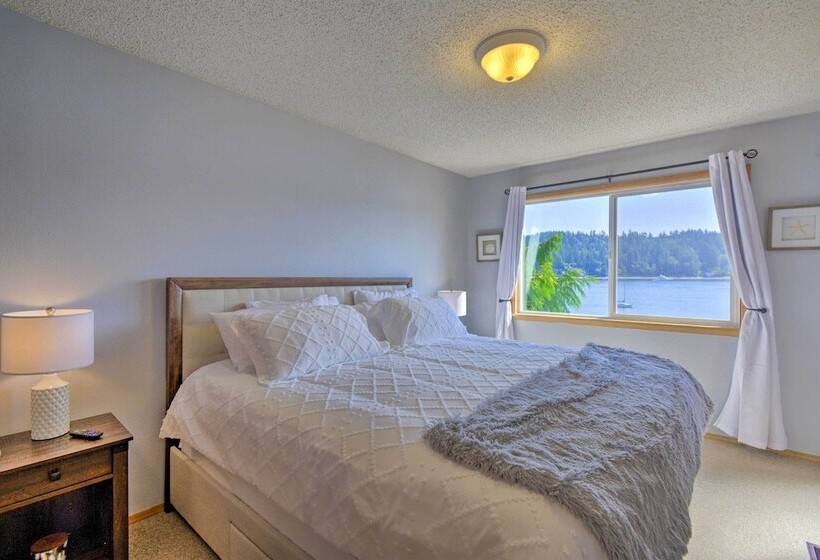 Waterfront Gig Harbor Home W/ Furnished Deck