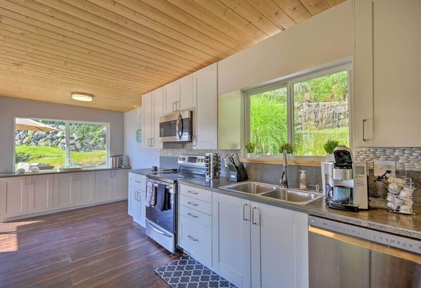 Waterfront Gig Harbor Home W/ Furnished Deck