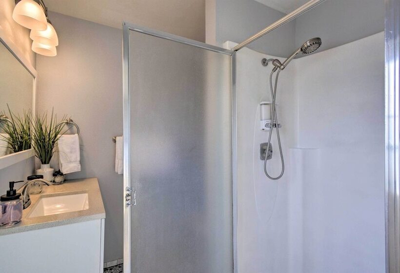 Waterfront Gig Harbor Home W/ Furnished Deck