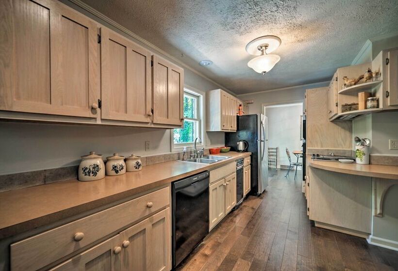 Waterfront Lake Barkley Home W/ Deck & Fire Pit!