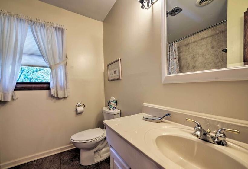 Waterfront Lake Barkley Home W/ Deck & Fire Pit!