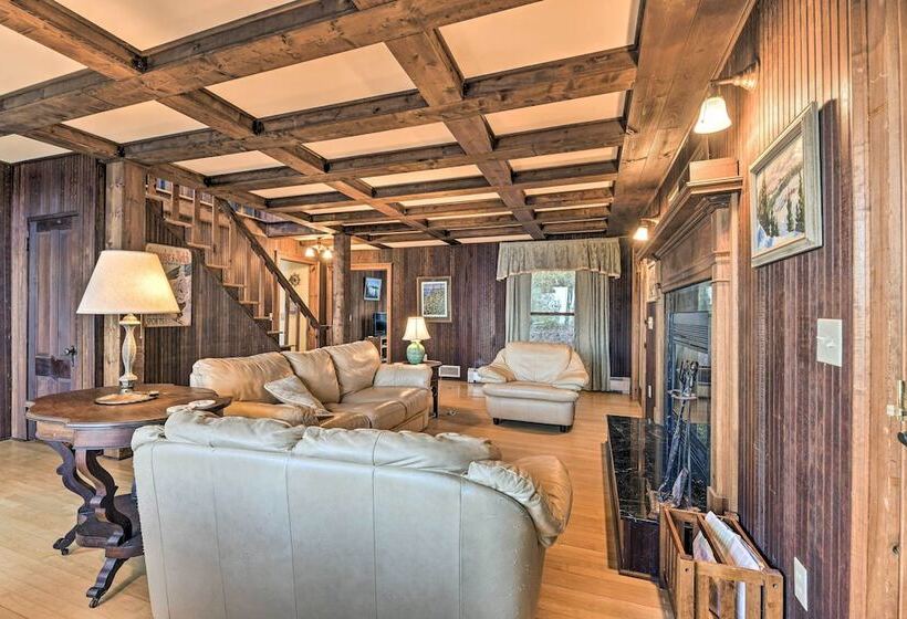 Waterfront Lake Champlain Vacation Rental!