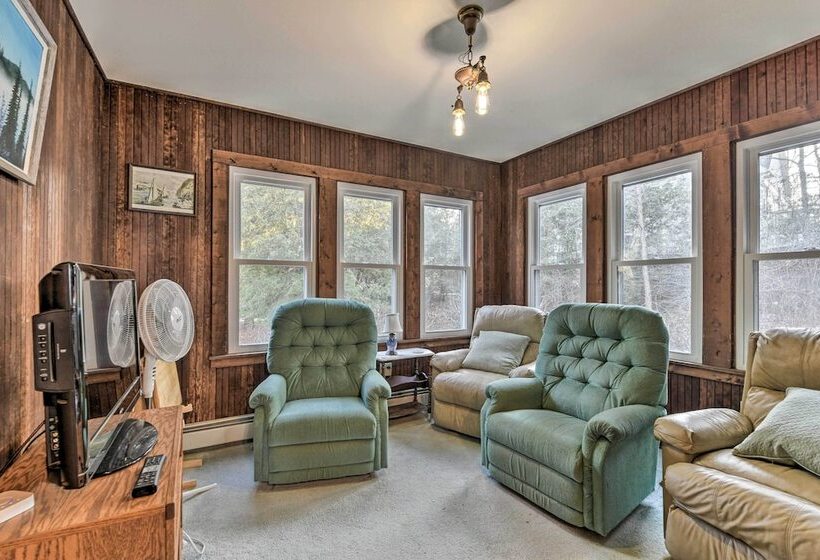 Waterfront Lake Champlain Vacation Rental!