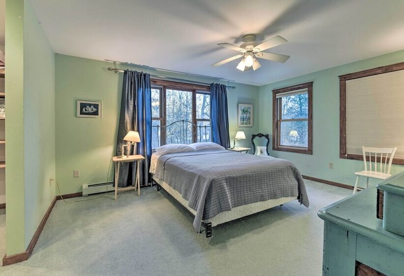 Waterfront Lake Champlain Vacation Rental!