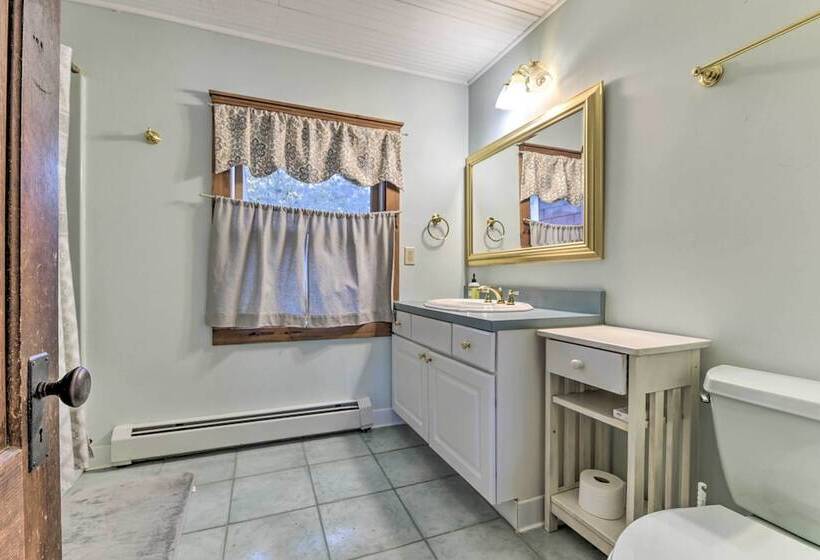 Waterfront Lake Champlain Vacation Rental!