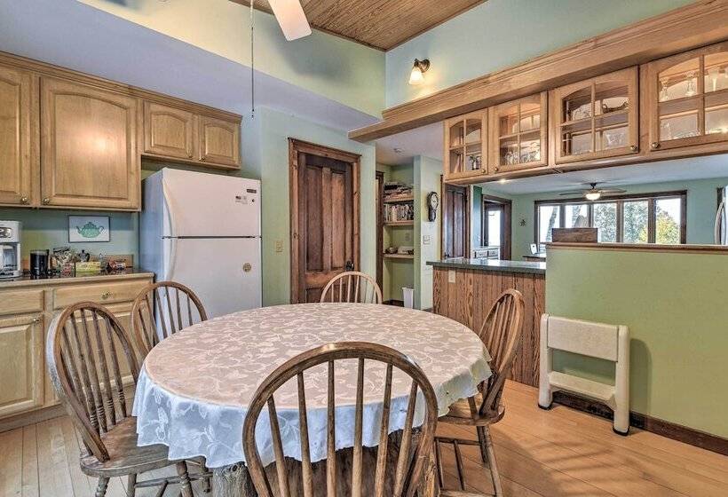 Waterfront Lake Champlain Vacation Rental!