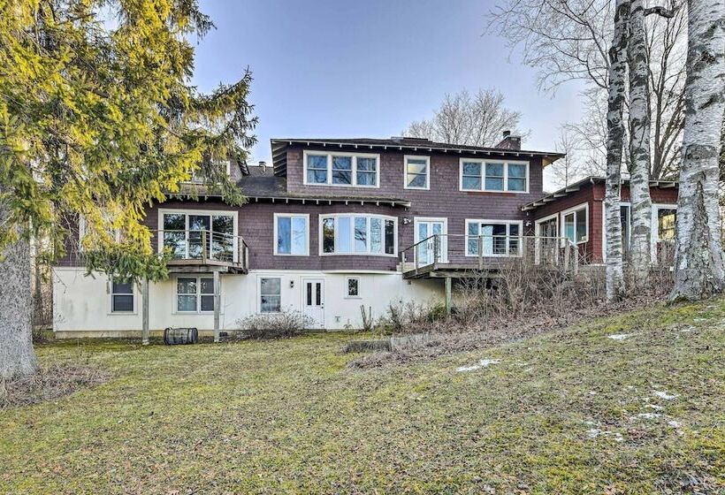 Waterfront Lake Champlain Vacation Rental!