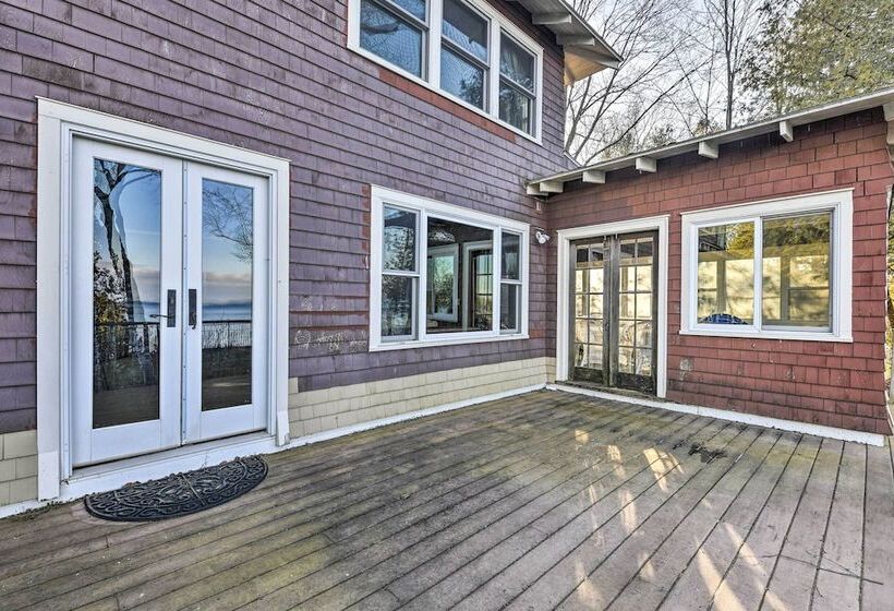 Waterfront Lake Champlain Vacation Rental!