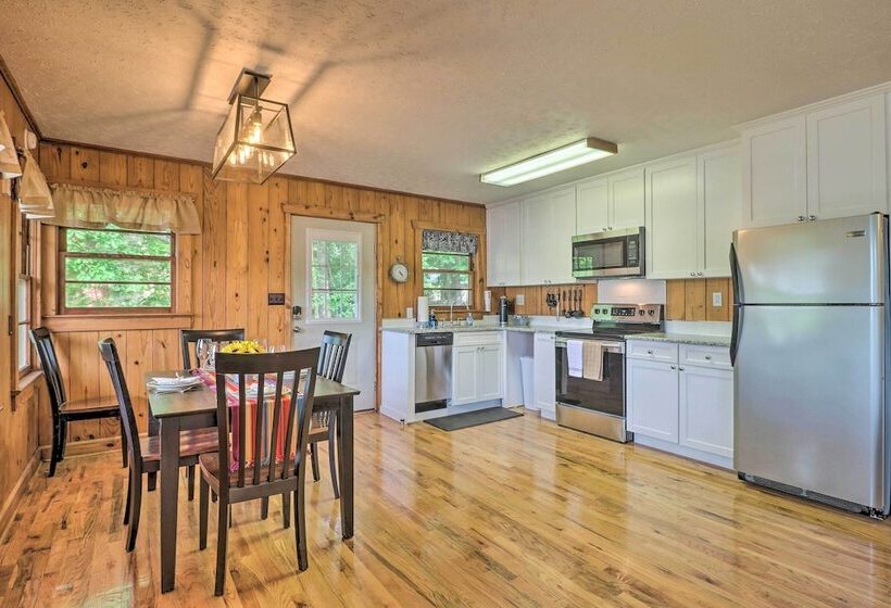 Waterfront Lake Martin Home W/ Grill & Beach!