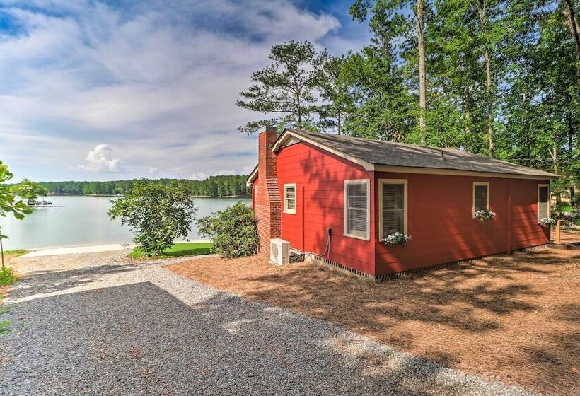 Waterfront Lake Martin Home W/ Grill & Beach!