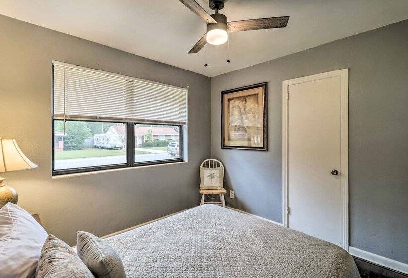 Welcoming Jacksonville Home < 9 Mi To Beach!