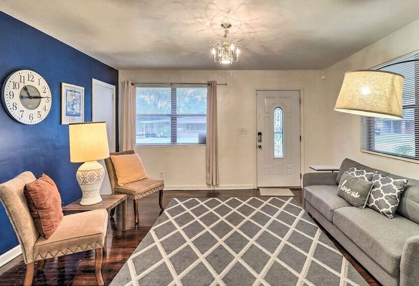 Welcoming Jacksonville Home < 9 Mi To Beach!