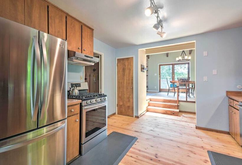 Welcoming Mi Wuk Cabin Retreat Near Hiking!