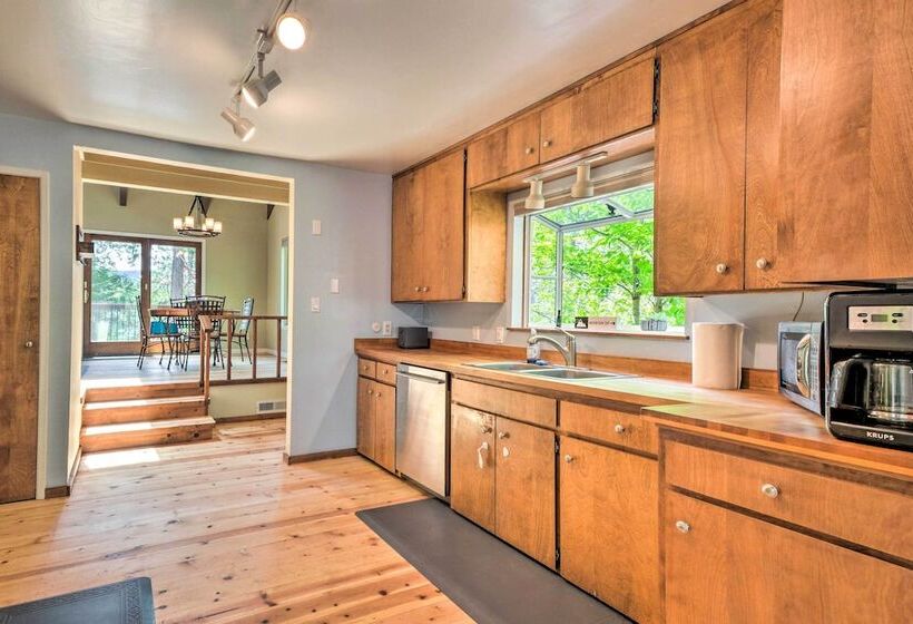 Welcoming Mi Wuk Cabin Retreat Near Hiking!