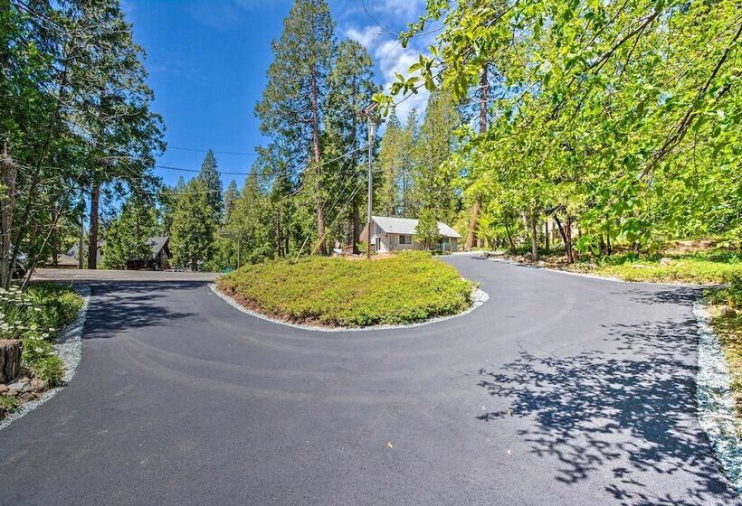 Welcoming Mi Wuk Cabin Retreat Near Hiking!