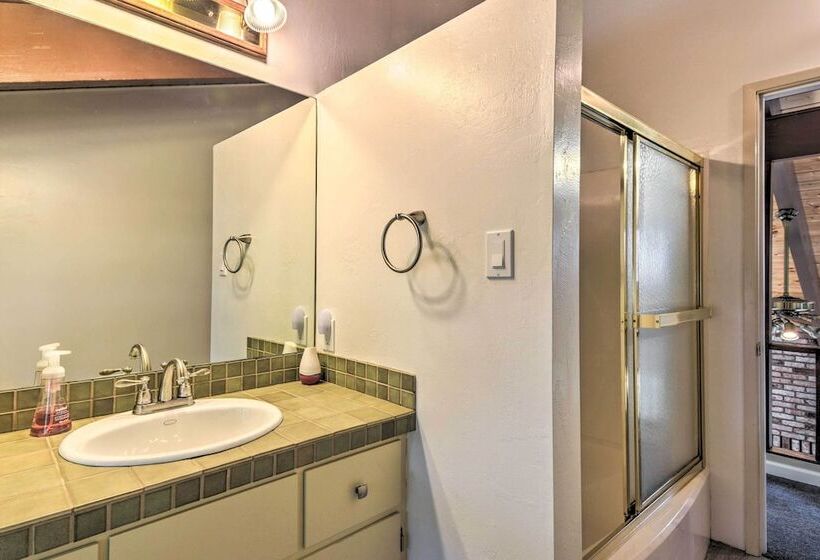 Welcoming Mi Wuk Cabin Retreat Near Hiking!