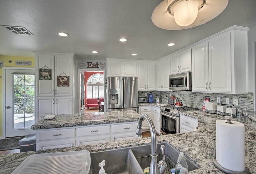 Welcoming Tehachapi Home W/ Deck & Grill!