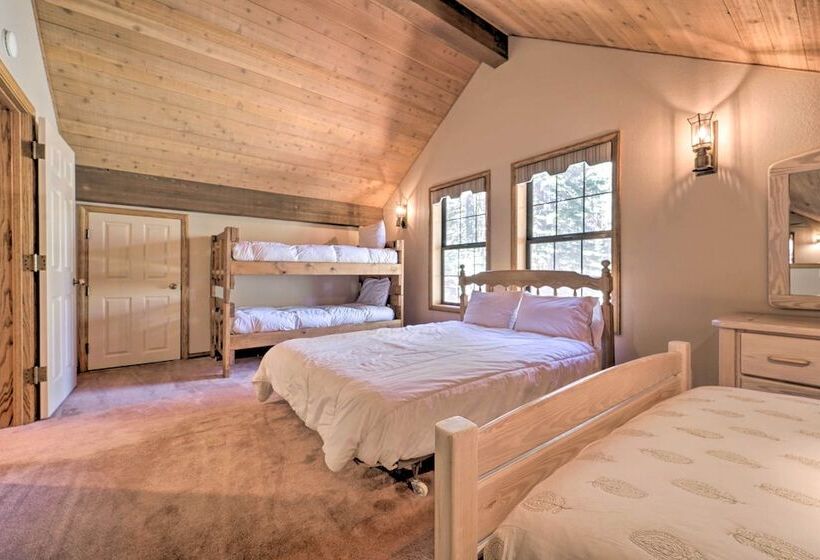 Truckee Cabin W/ Wraparound Deck & Pool Access