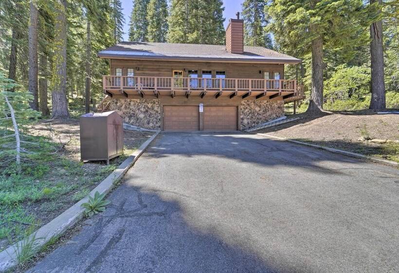 Truckee Cabin W/ Wraparound Deck & Pool Access