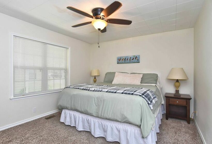 Welcoming Tulsa Home ~ 1 Mi To Expo Center!