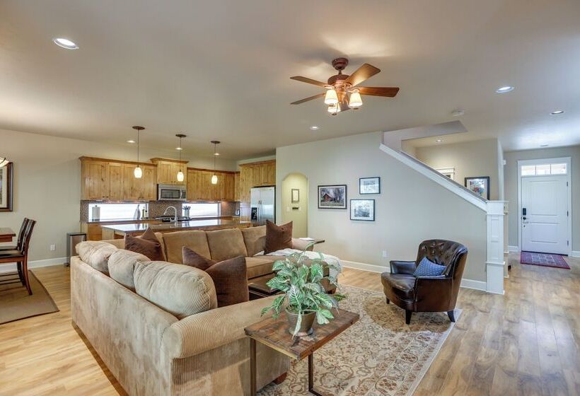 Family Friendly Bend Home: 1 Mi To Downtown!