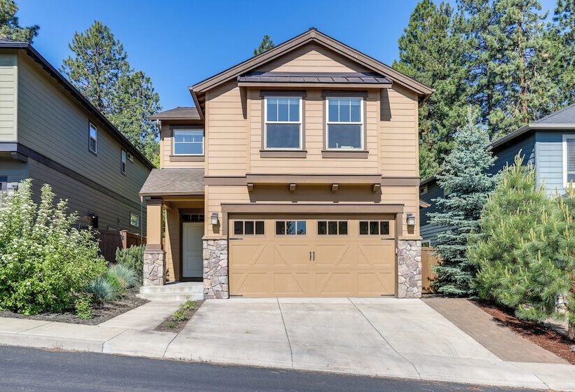 Family Friendly Bend Home: 1 Mi To Downtown!