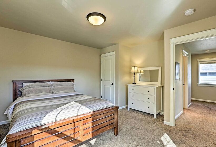 Family Friendly Bend Home: 1 Mi To Downtown!