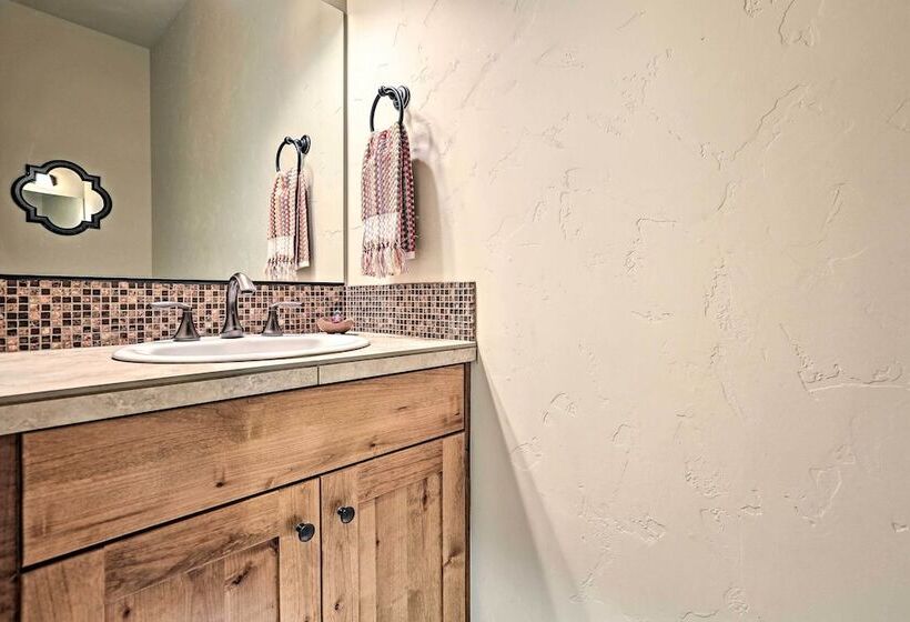 Family Friendly Bend Home: 1 Mi To Downtown!