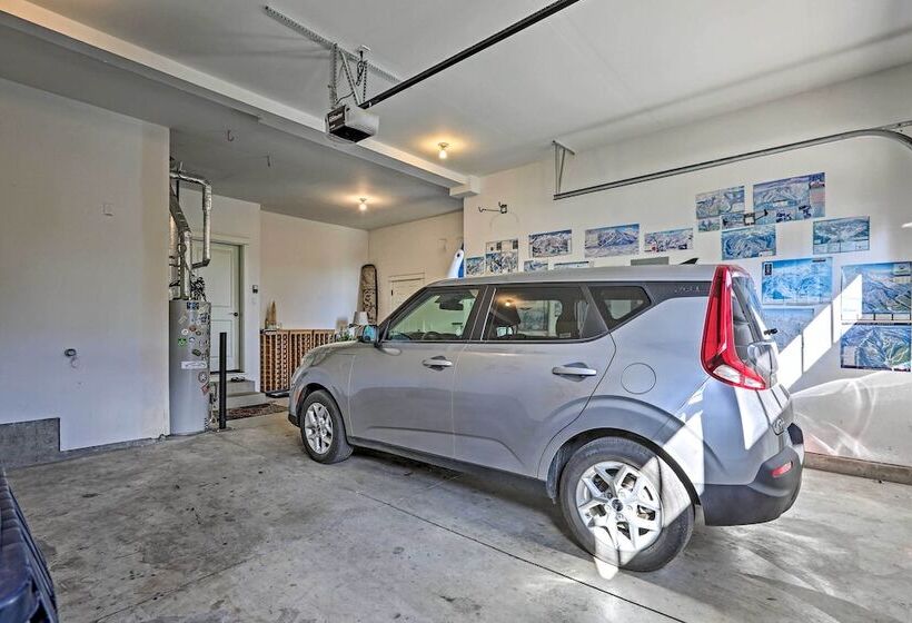 Family Friendly Bend Home: 1 Mi To Downtown!